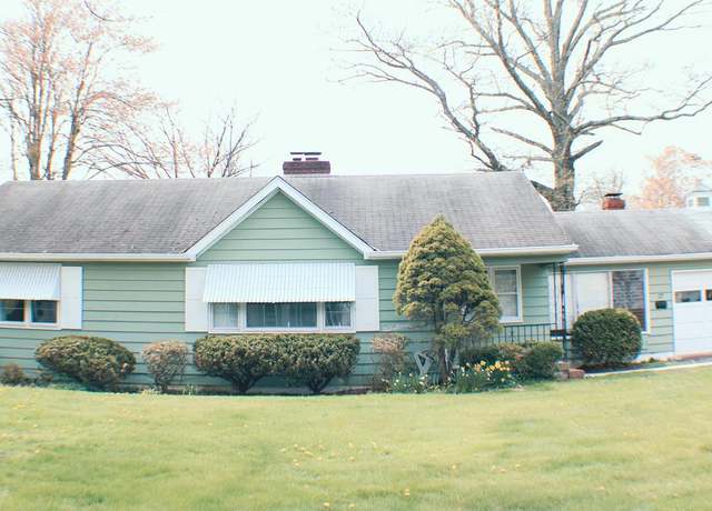Property at 27 Fairway Dr, Yardley, PA 19067, 3 beds, 2 baths