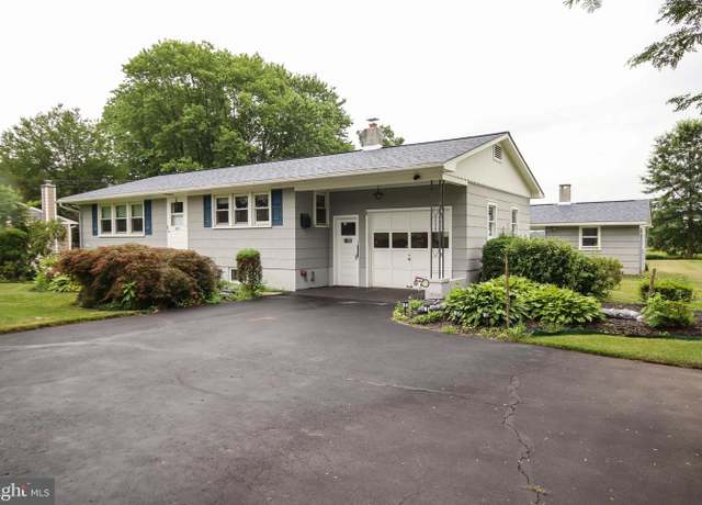 Property at 1615 N 5th St, Perkasie, PA 18944, 2 beds, 1.5 baths