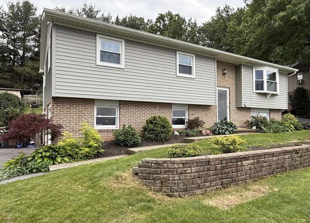 Property at 151 Valley View Dr, Ephrata, PA 17522, 3 beds, 1.5 baths