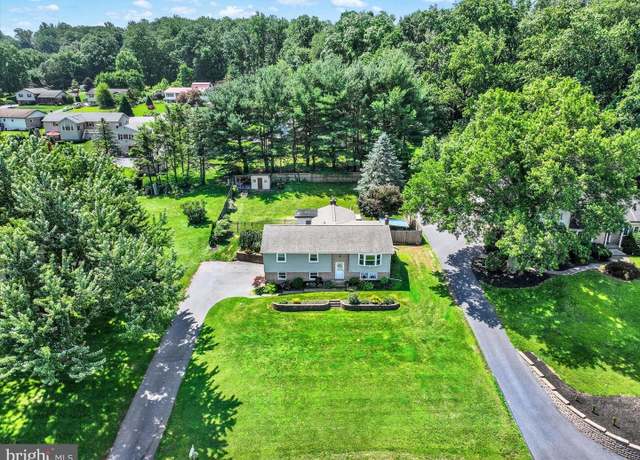 Property at 151 Valley View Dr, Ephrata, PA 17522, 3 beds, 1.5 baths