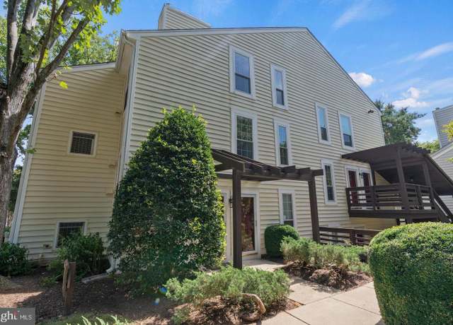 Property at 10161 Oakton Terrace Rd, Oakton, VA 22124, 2 beds, 2 baths