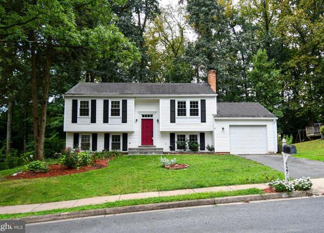 Property at 12703 Longleaf Ln, Herndon, VA 20170, 4 beds, 2 baths