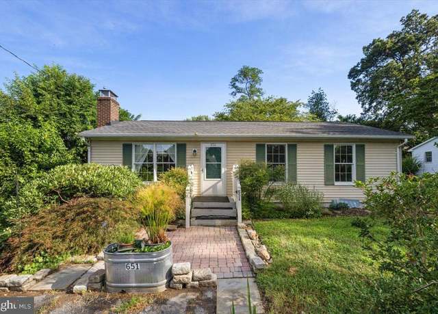 Property at 651 E G St, Purcellville, VA 20132, 3 beds, 2 baths