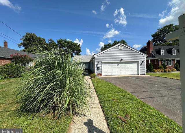 Property at 3 Linden Rd, Burlington Township, NJ 08016, 3 beds, 2.5 baths