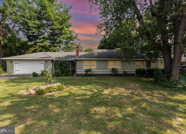 Property at 907 W Louther St, Carlisle, PA 17013, 4 beds, 2 baths