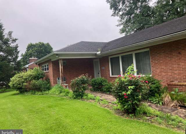 Property at 3601 Schoolhouse Ln, Harrisburg, PA 17109, 4 beds, 3 baths