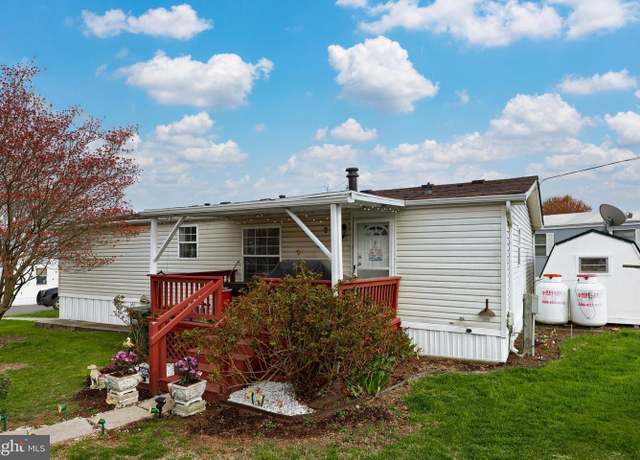 Property at 6 Hilltop Ave, Akron, PA 17501, 3 beds, 2 baths