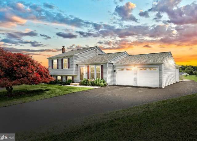 Property at 4604 View Dr, Spring Grove, PA 17362, 4 beds, 2 baths
