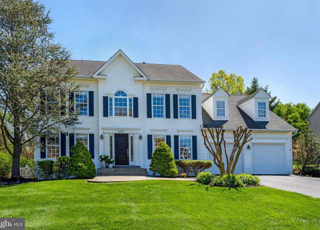 Property at 2619 Meadow Hall Dr, Herndon, VA 20171, 5 beds, 3.5 baths
