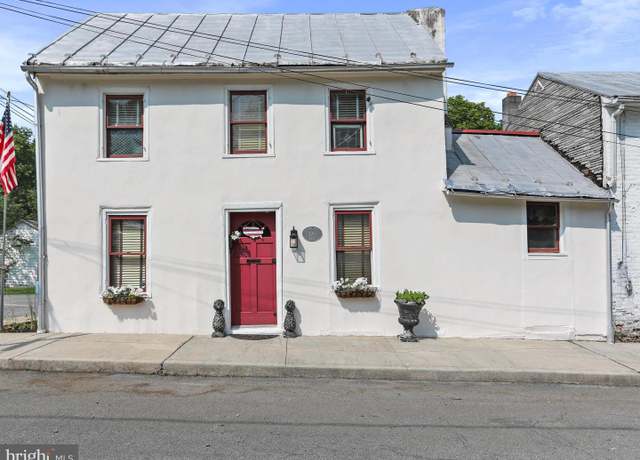 Property at 120 S Water St, Charles Town, WV 25414, 2 beds, 1.5 baths