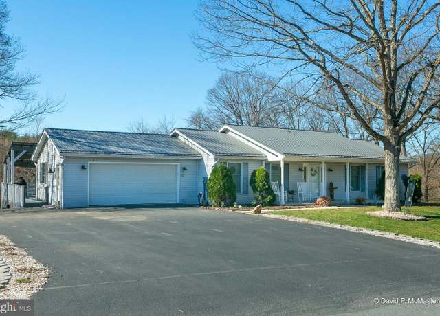 Property at 145 Woodside Ln, Berkeley Springs, WV 25411, 3 beds, 3 baths