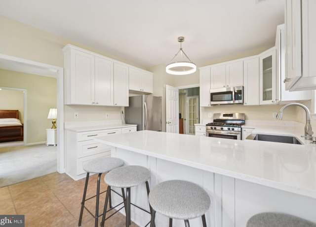 Property at 410 Hamlet Club Dr #203, Edgewater, MD 21037, 2 beds, 2 baths