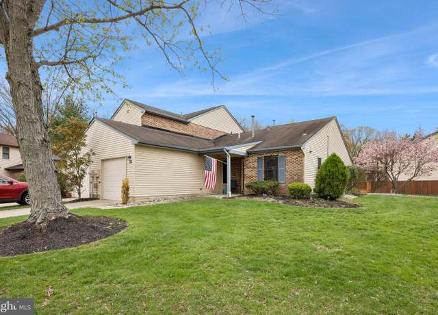 Property at 39 E Oleander Dr, Mount Laurel, NJ 08054, 2 beds, 2 baths