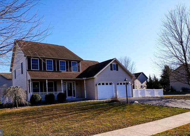 Property at 308 Stonehedge Dr, Carlisle, PA 17015, 5 beds, 2.5 baths