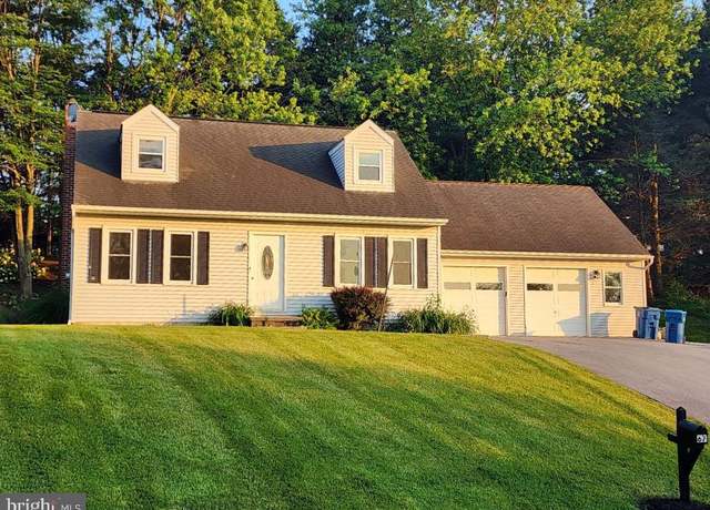 Property at 67 Angela Dr, Elizabethtown, PA 17022, 4 beds, 2 baths