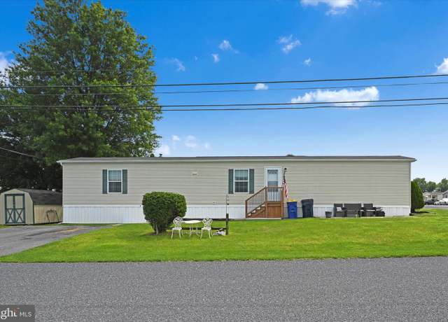 Property at 90 Willow Dr, Ephrata, PA 17522, 3 beds, 2 baths
