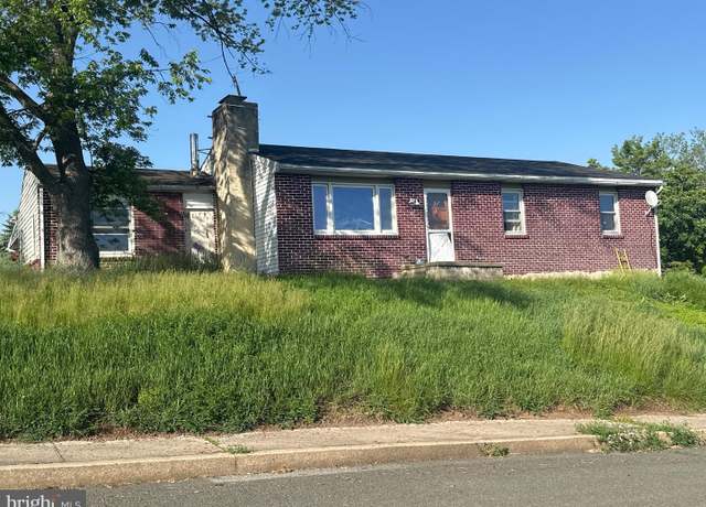 Property at 160 Linden St, Stowe, PA 19464, 3 beds, 1 bath