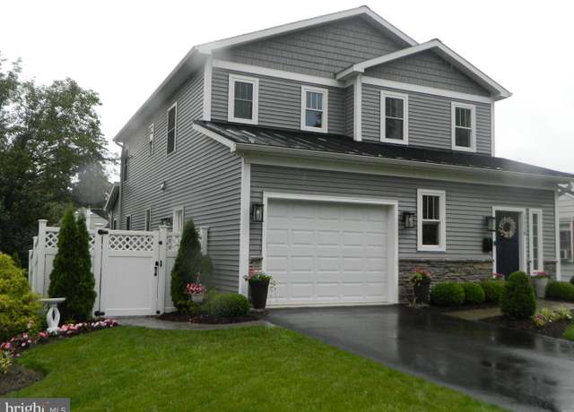Property at 1118 Washington Ave, Lewisburg, PA 17837, 4 beds, 2.5 baths