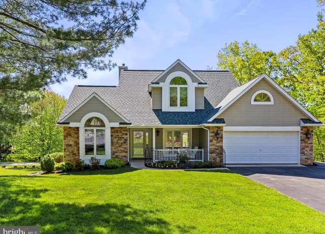 Property at 11 Spearpoint Ln, Hedgesville, WV 25427, 4 beds, 3.5 baths