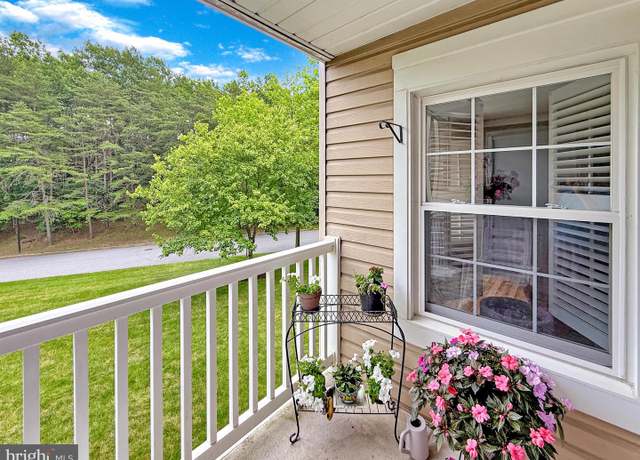 Property at 1 Ginford Pl #202, Catonsville, MD 21228, 2 beds, 2 baths