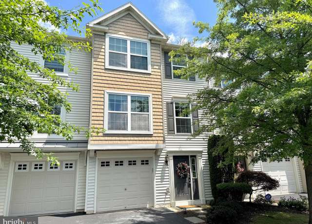 Property at 16 Chaser Ct, Reading, PA 19607, 3 beds, 2.5 baths