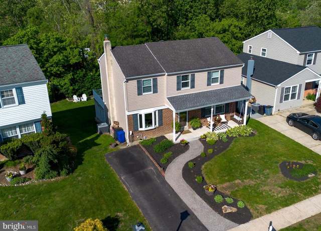 Property at 345 Crescent Hill Dr, Havertown, PA 19083, 3 beds, 2.5 baths