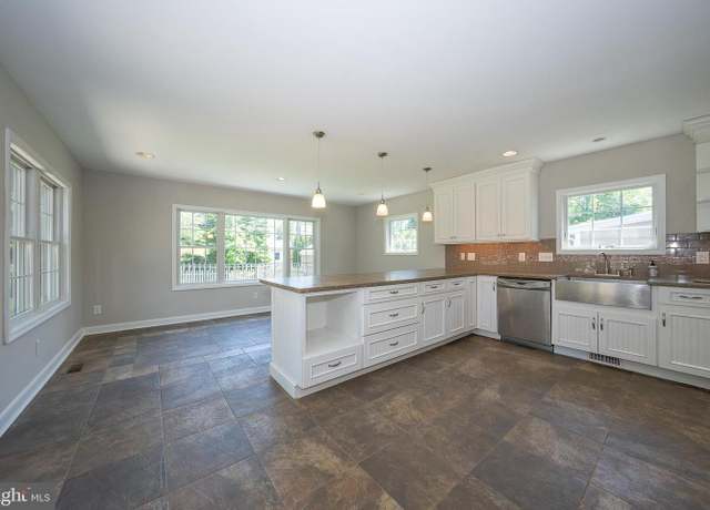 Property at 222 Rodney Cir, Bryn Mawr, PA 19010, 3 beds, 2.5 baths