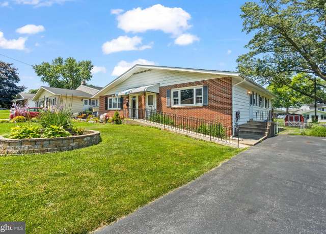 Property at 514 Golden St, Lititz, PA 17543, 3 beds, 1 bath