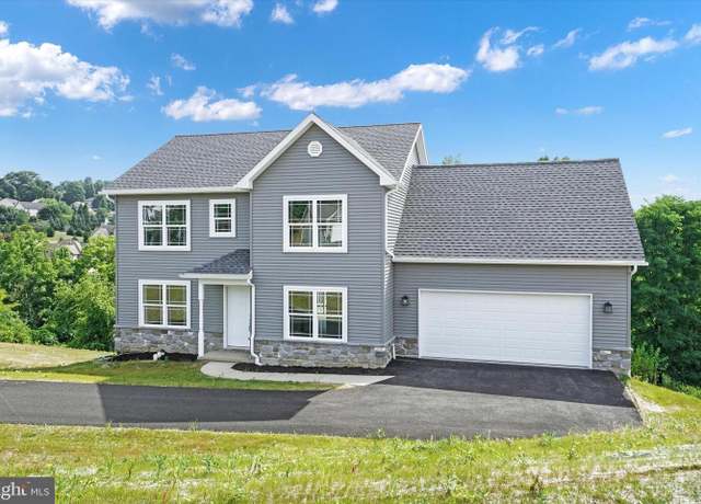 Property at 325 Barclay Dr, Red Lion, PA 17356, 4 beds, 2.5 baths