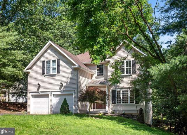 Property at 200 Greenbriar Cir, Cross Junction, VA 22625, 5 beds, 2.5 baths
