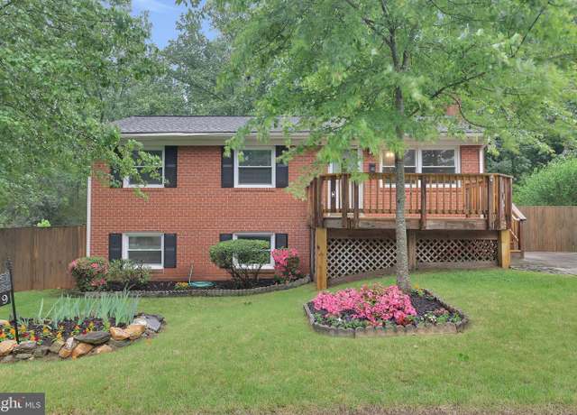 Property at 3819 Corona Ln, Woodbridge, VA 22193, 5 beds, 2 baths
