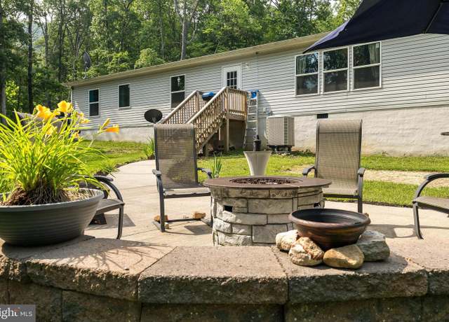 Property at 2749 E Lee Hwy, New Market, VA 22844, 4 beds, 2 baths