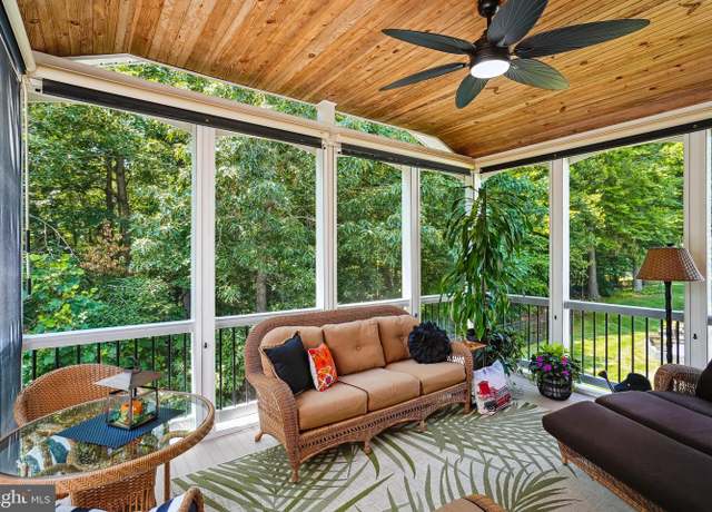 Property at 34 Battery Point Dr, Fredericksburg, VA 22406, 3 beds, 3 baths