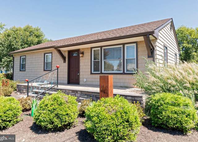 Property at 10 N Park St, Easton, MD 21601, 3 beds, 2 baths