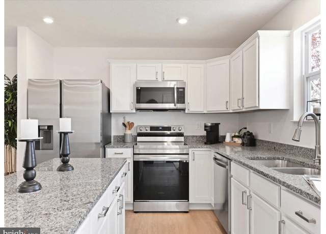 Property at 20127 Regent Cir, Hagerstown, MD 21742, 4 beds, 2.5 baths