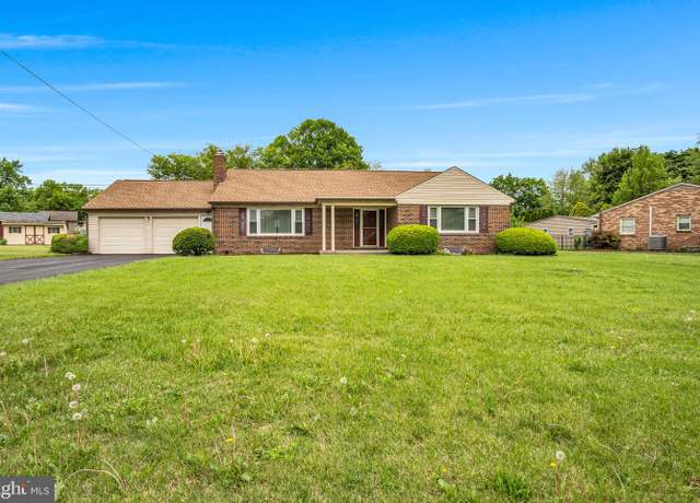 Property at 1820 Ridgeview Dr, Carlisle, PA 17013, 3 beds, 2 baths