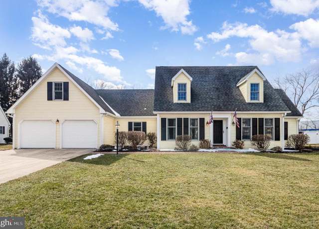 Property at 815 Wellington Dr, Carlisle, PA 17013, 4 beds, 2.5 baths