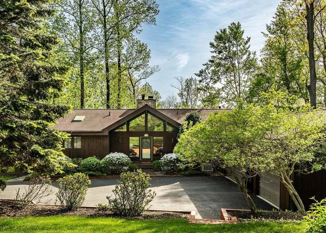 Property at 12 Bonnie Ln, Media, PA 19063, 4 beds, 3.5 baths