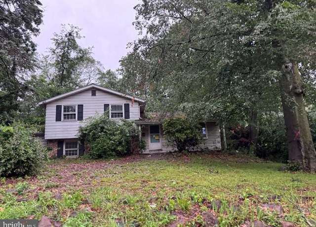 Property at 911 Broadway Ave, Secane, PA 19018, 3 beds, 1.5 baths