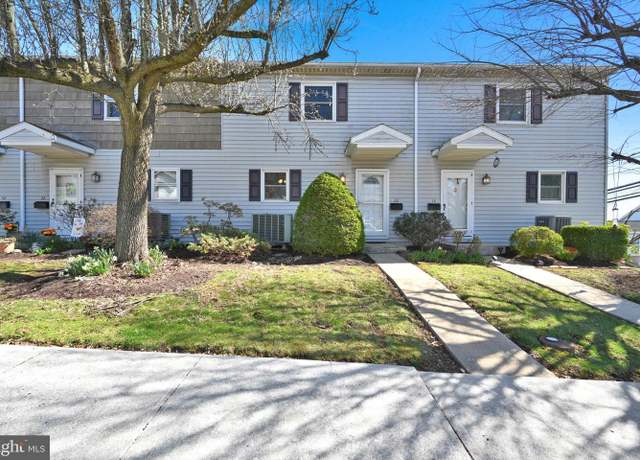 Property at 22 E Poplar St, Palmyra, PA 17078, 2 beds, 1.5 baths
