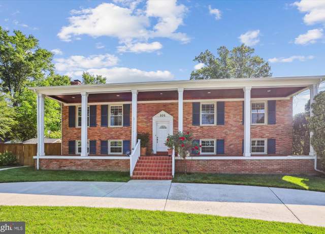 Property at 101 Oakmont Ct NE, Vienna, VA 22180, 6 beds, 4 baths