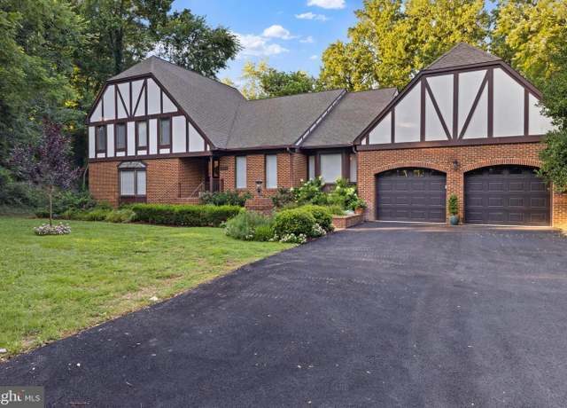 Property at 7054 Idylwood Rd, Falls Church, VA 22043, 7 beds, 4.5 baths