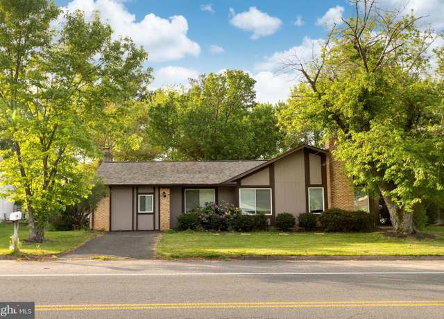 Property at 722 Sugarland Run Dr, Sterling, VA 20164, 4 beds, 2 baths