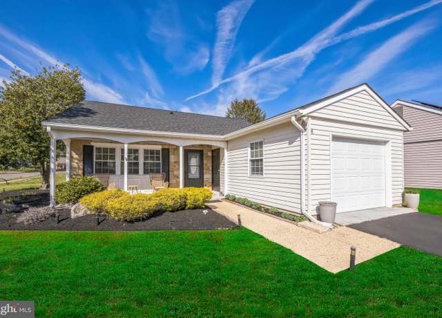 Property at 2 New Castle Dr, Southampton, NJ 08088, 2 beds, 1.5 baths