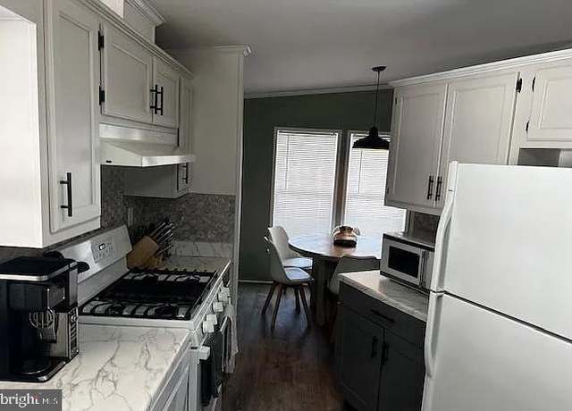Property at 463 Edgemont Dr, Williamstown, NJ 08094, 2 beds, 2 baths