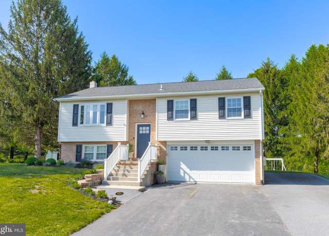 Property at 1014 Jeffrey Ln, Lititz, PA 17543, 4 beds, 2 baths