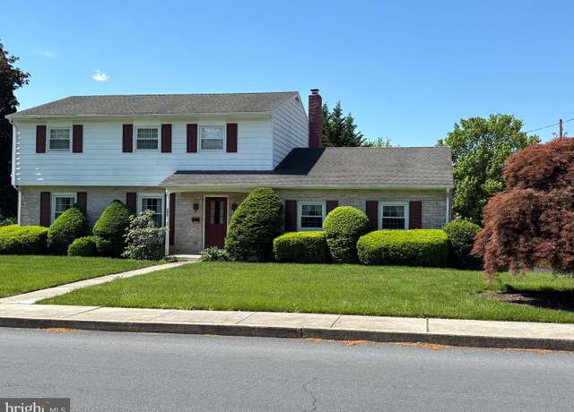 Property at 832 Martin Ave, Ephrata, PA 17522, 4 beds, 2.5 baths