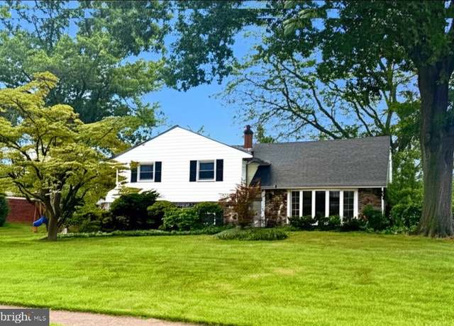 Property at 1861 Lippincott Rd, Huntingdon Valley, PA 19006, 5 beds, 2.5 baths