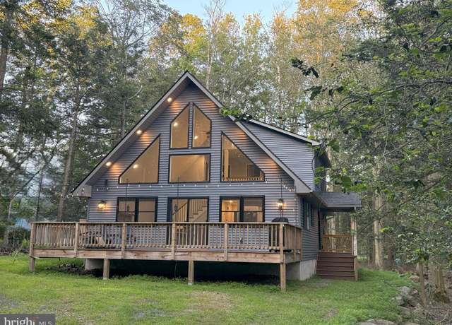 Property at 1006 Redlawn Ln, Lake Ariel, PA 18436, 3 beds, 2.5 baths