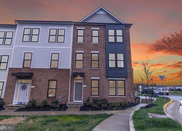 Property at 251 Willis St, Fredericksburg, VA 22401, 3 beds, 3.5 baths